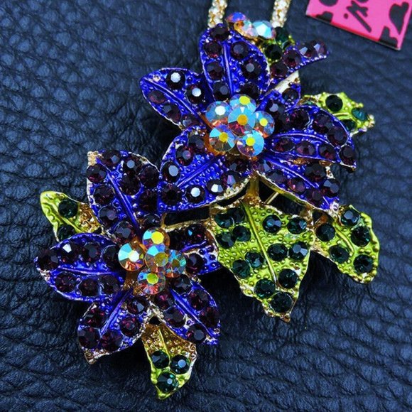 Stunning Purple Rhinestone FLOWER Corsage Brooch - Picture 5 of 8